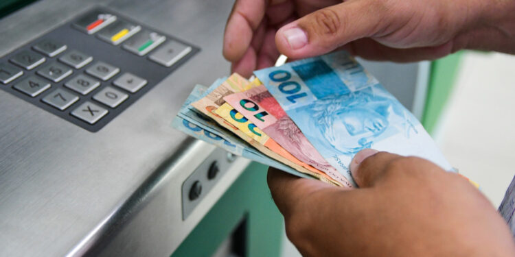 Trabalhadores sergipanos ganham mais e mantêm as contas em dia