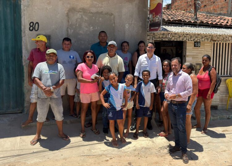 Ricardo Marques vai ao Lamarão ouvir moradores sobre falta de água no bairro