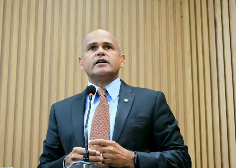 Alex Melo critica cachês altos de artistas e pede mais políticas públicas