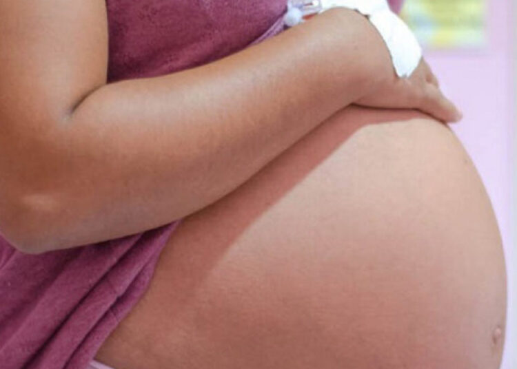 Secretaria de Estado da Saúde alerta para baixa adesão de gestantes à vacinação contra o vírus sincicial respiratório