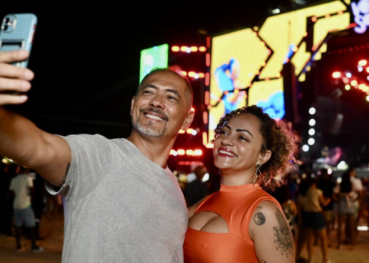 Verão Sergipe 2026 atrai turistas e movimenta a Orla da Atalaia na capital sergipana