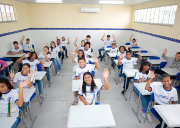 Rede pública estadual de ensino inicia ano letivo de 2026 com melhorias estruturais e avanço na climatização