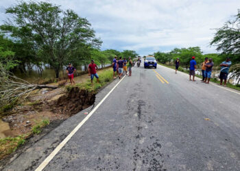Trecho da Rodovia SE-290 entre os municípios de Tobias Barreto e Poço Verde é totalmente interditado