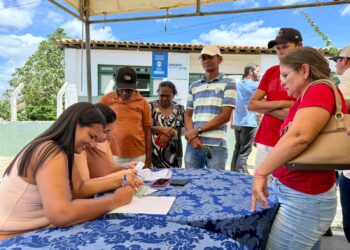 Prefeitura de Carira fortalece agricultura familiar com entrega de sementes do programa Sementes do Futuro