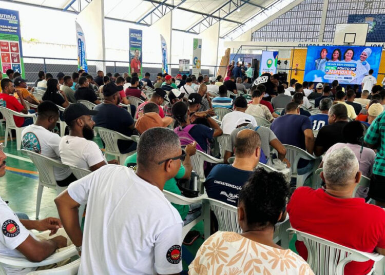 Governo de Sergipe atende mais de 300 pessoas no Mutirão do Emprego na Barra dos Coqueiros