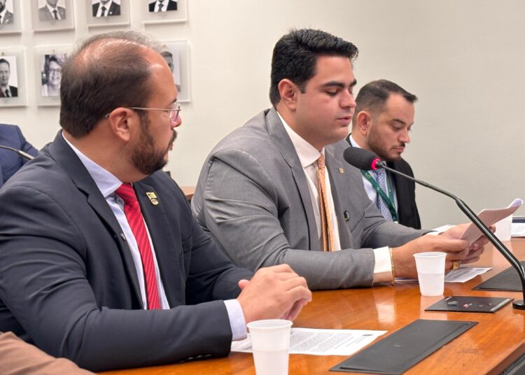 Deputado federal Icaro de Valmir consegue aprovação de projeto de lei importante que acaba com a cobrança da tarifa mínima na conta de água