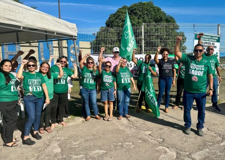 Sintasa realiza ato em frente ao Huse e cobra valorização dos trabalhadores da FHS