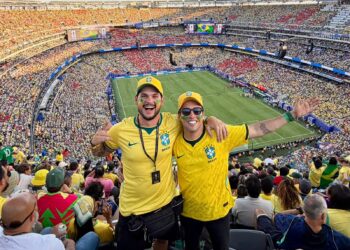 Agabas e Pokas vivem emoção da estreia do Brasil na Copa do Mundo e levam torcida sergipana para dentro do estádio