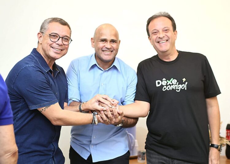 Alex Melo declara apoio às pré-candidaturas de André Moura e Fábio Mitidieri em encontro que reuniu 19 vereadores de Aracaju