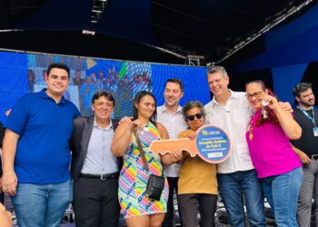 Ícaro de Valmir participa da entrega de 214 casas em Itabaiana e anuncia construção de mais 444 apartamentos
