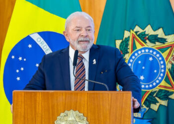 Governo reage ao tarifaço de Trump, vai à OMC e acusa família Bolsonaro de colaborar com ofensiva dos EUA