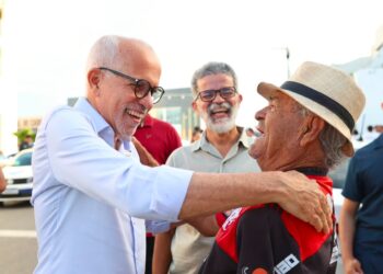 Edvaldo Nogueira participa da tradicional Festa de Nossa Senhora do Carmo em Carmópolis