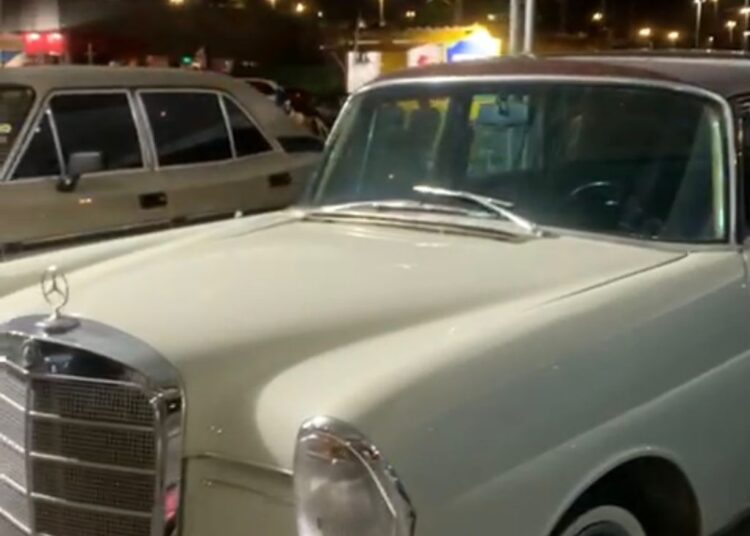 6º Festcas reúne mais de 300 carros antigos na Orla de Atalaia