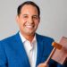 Cláudio Luis registra em cartório compromisso de doar 100% do salário de deputado federal a instituições filantrópicas
