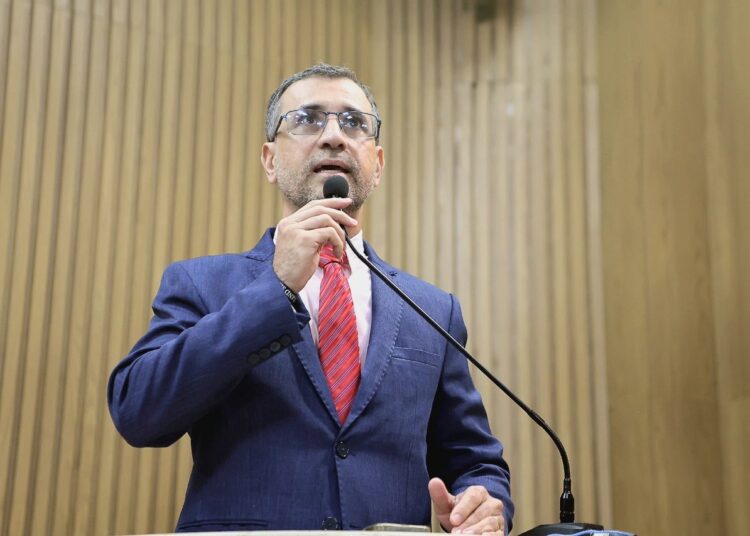Lúcio Flávio aponta aumento de concessões de espaços públicos em anos eleitorais: “Tem alguma coisa muito errada”