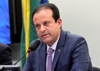 Justiça determina bloqueio de até R$ 5 milhões em bens de André Moura em ação de improbidade