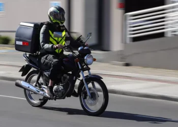 Candidato a deputado federal viraliza com proposta de juros menores para moto de trabalho