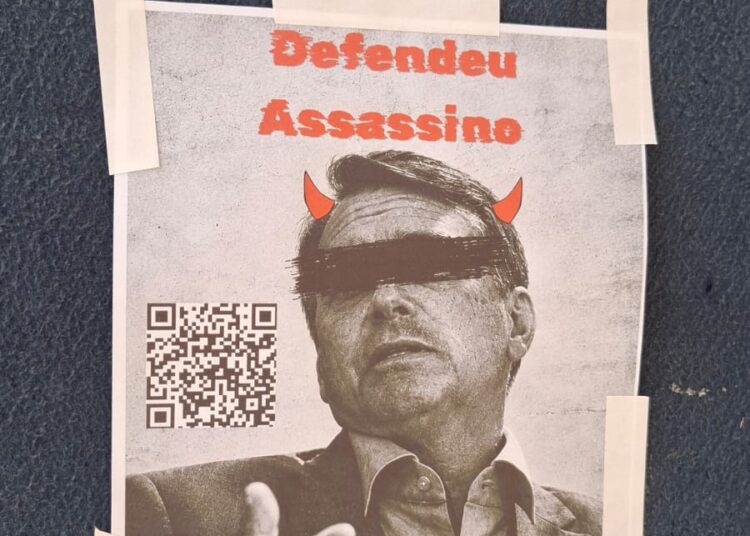 Justiça Eleitoral determina remoção de cartazes contra Flávio Bolsonaro na UFS